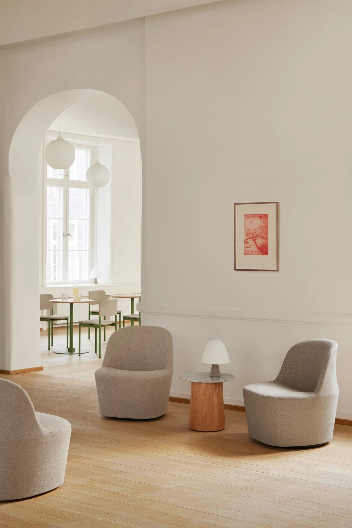 Niveau Coffee Table Ø45 – Tundragrå Ask oljebehandlet, FSC Mix 70% Ø45 cm, høyde 42 cm