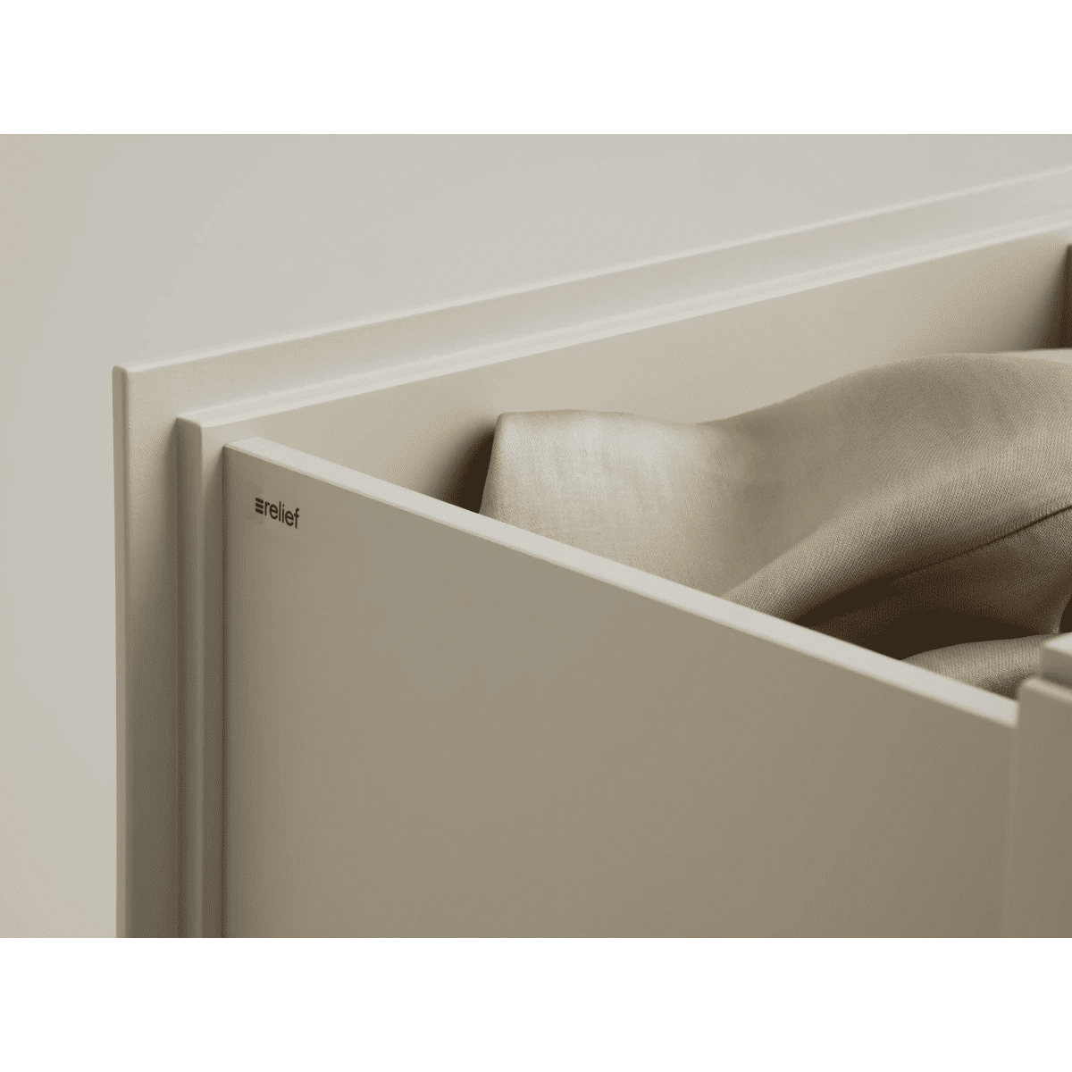 Relief kommode, lav 123x41x46,6 Beige