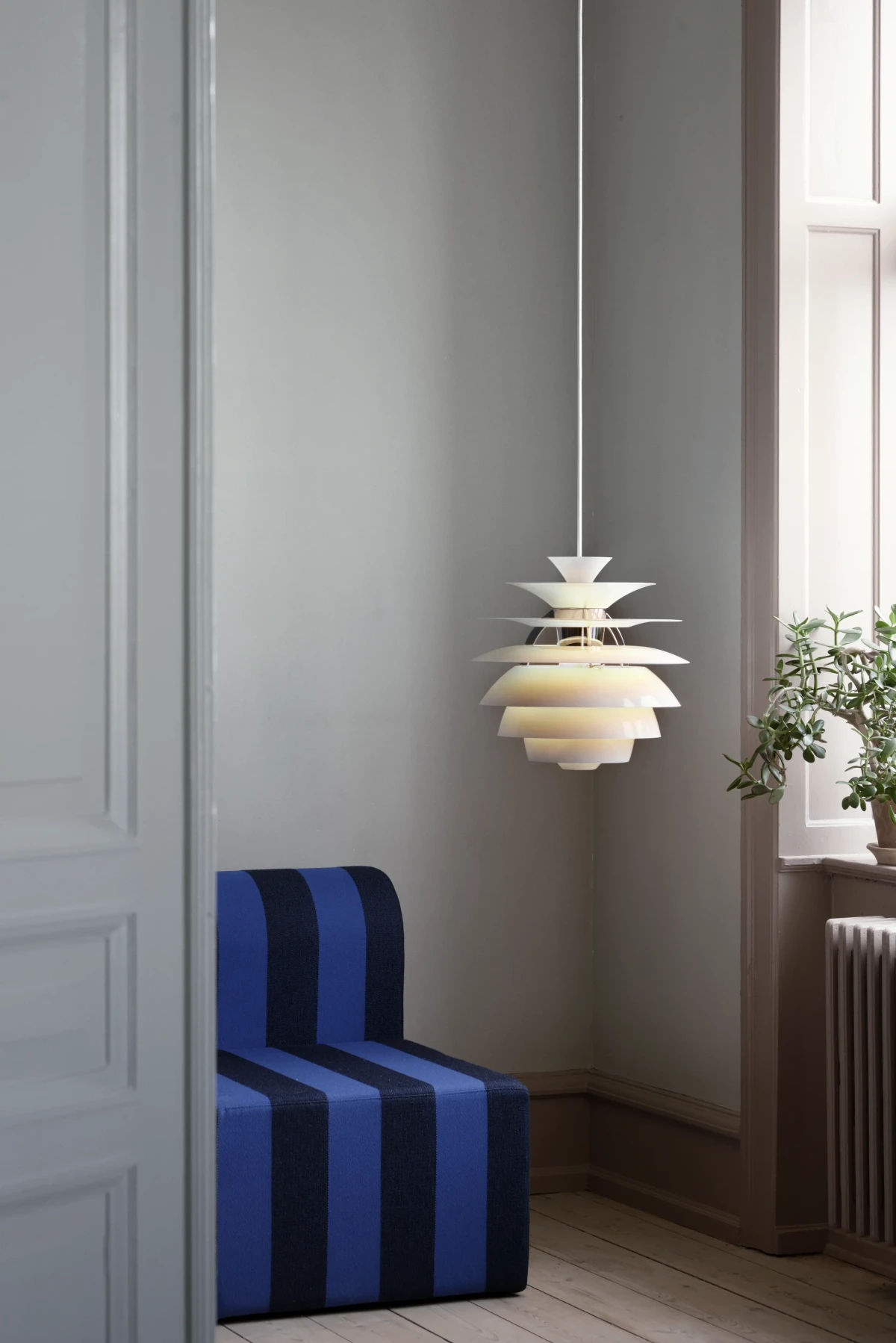White/high lustre chrome plated