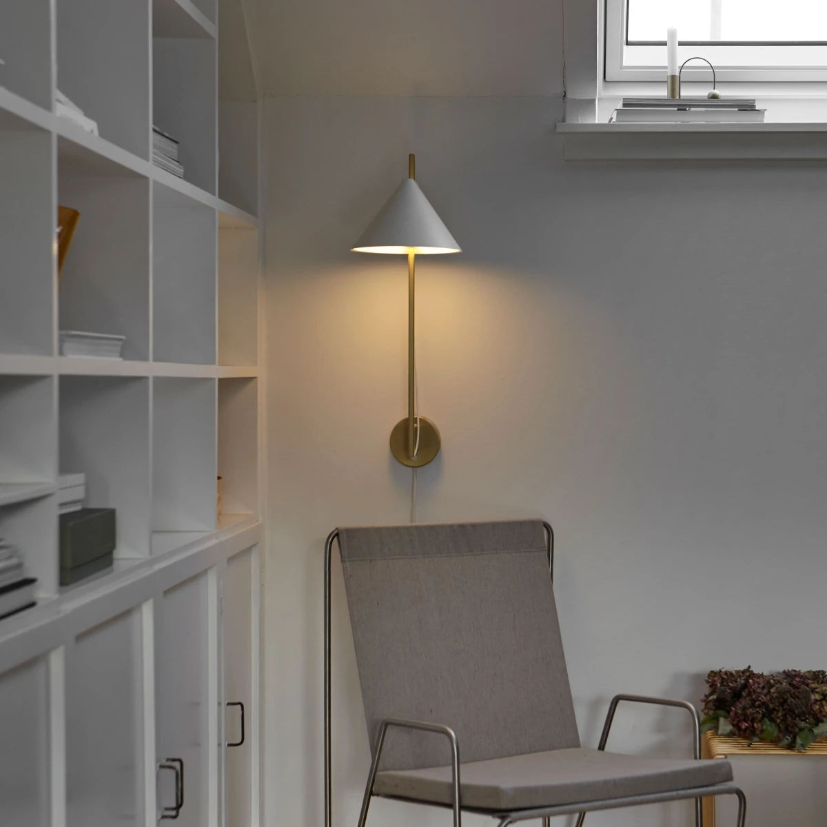Yuh Vegglampe – Brass/white