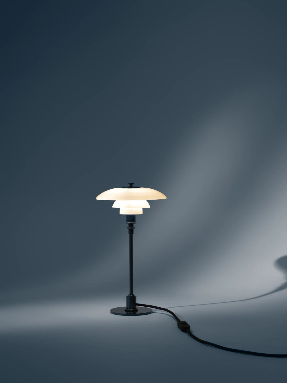 PH 2/1 Bordlampe – Glossy deep blue