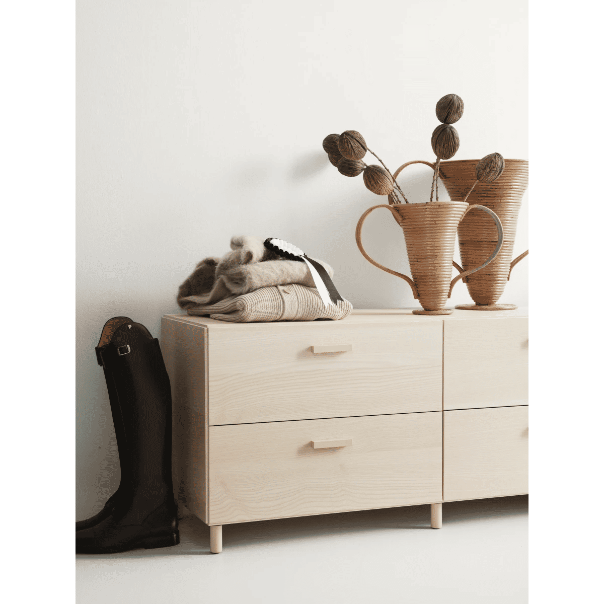 Relief kommode, lav 123x41x46,6 Ask